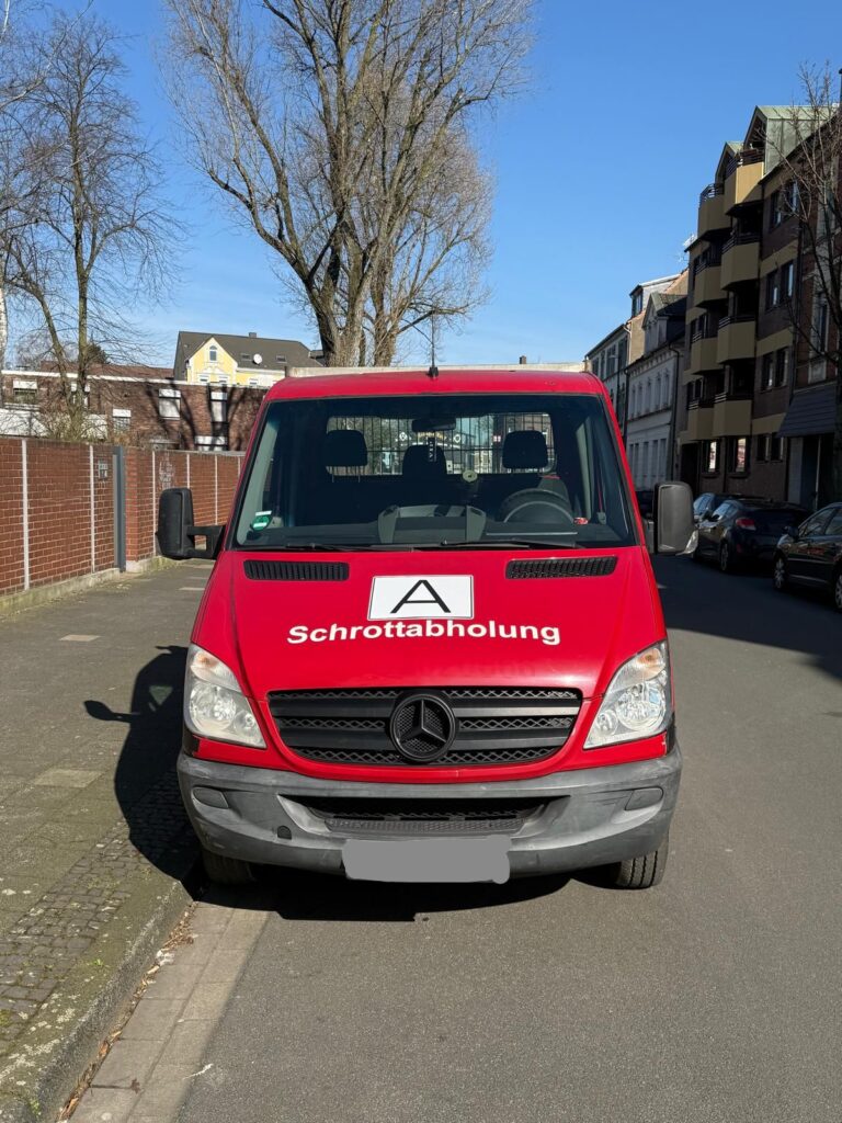 Schrottabholung Bergkamen bietet Ihnen eine schnelle, zuverlässige und umweltfreundliche Lösung, um Altmetall, Elektroschrott oder Kfz-Teile fachgerecht zu entsorgen. Kontaktieren Sie uns noch heute unter 📞01522-422-4277, und wir kümmern uns um den Rest!
